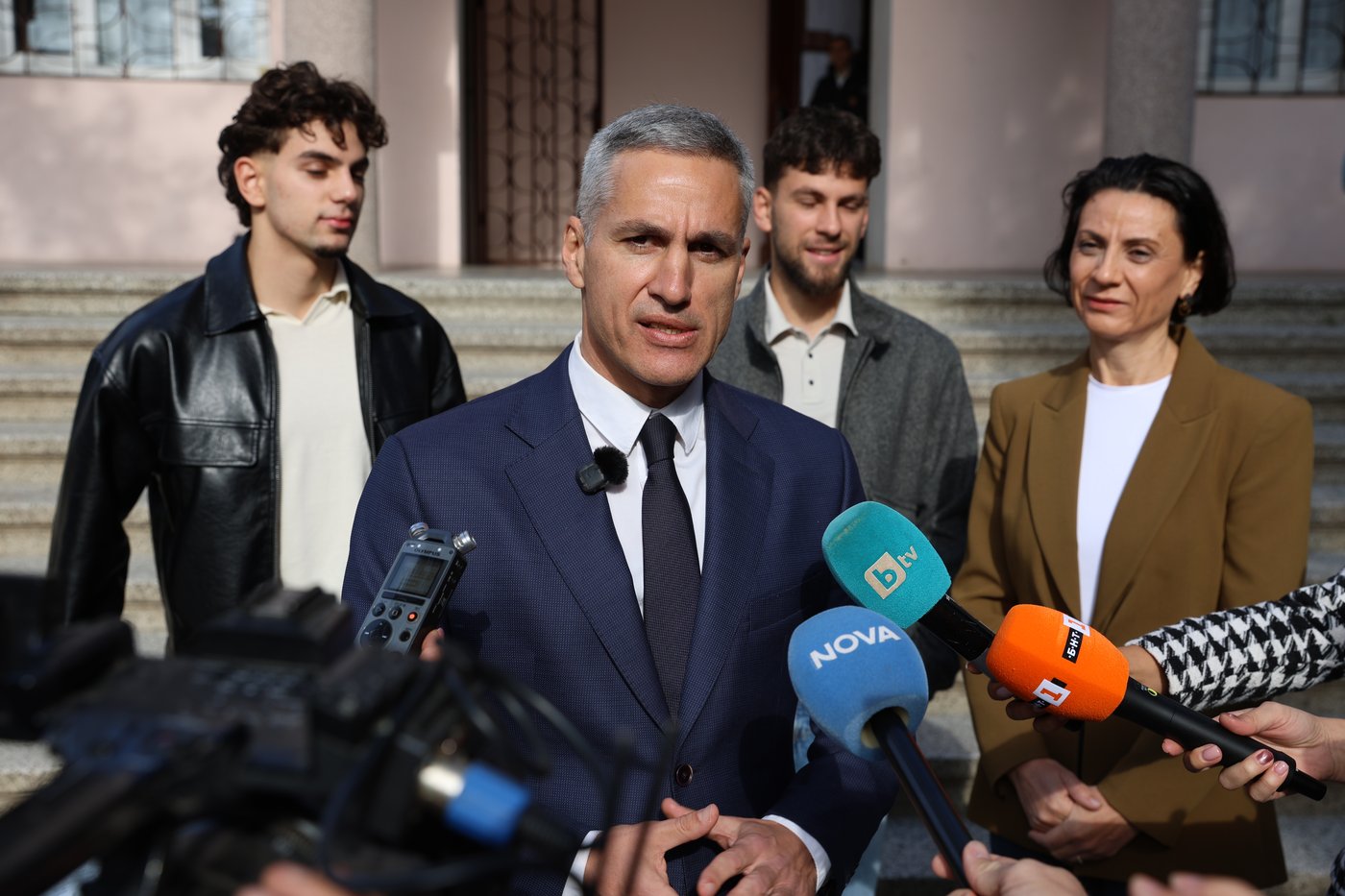 Bulgarian incumbent president faces pro-Western reformist in runoff on Sunday | iNFOnews.ca