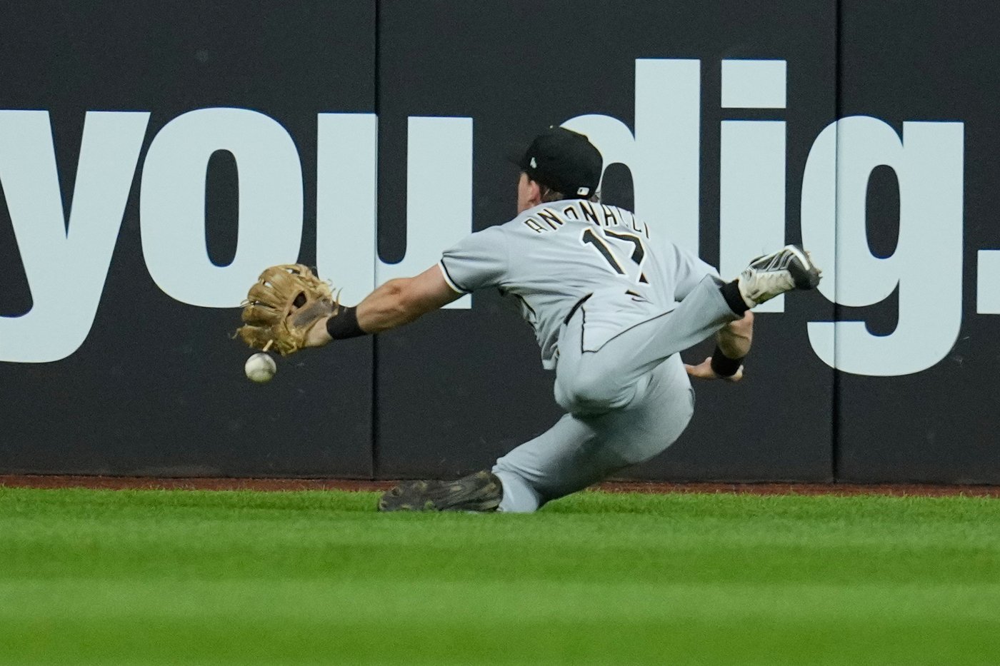 Rocchio delivers 2-run double in 9th, Guardians rally to stun White Sox 7-6 and tighten AL Central | iNFOnews.ca Rocchio delivers 2-run double in 9th, Guardians rally to stun White Sox 7-6 and tighten AL Central | iNFOnews.ca