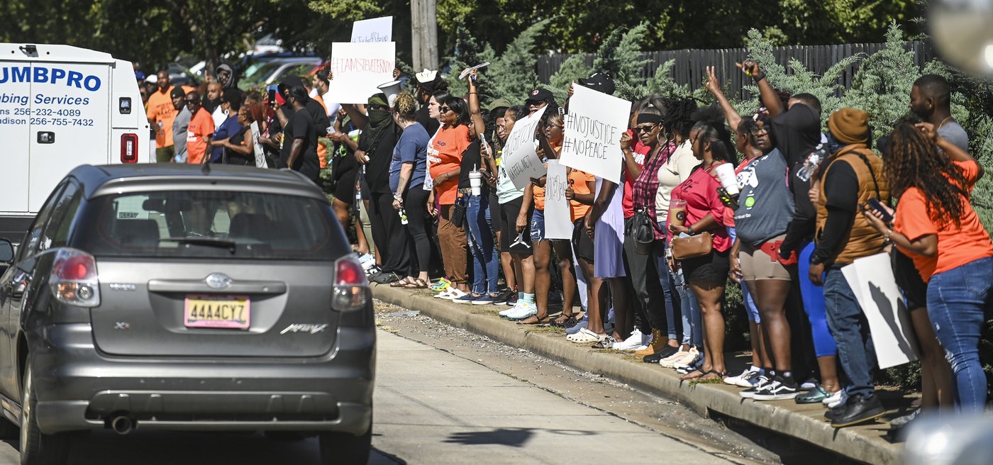 Police in Alabama city roiled by protests lacked 'empathy' and 'transparency,' report finds | iNFOnews.ca Police in Alabama city roiled by protests lacked 'empathy' and 'transparency,' report finds | iNFOnews.ca