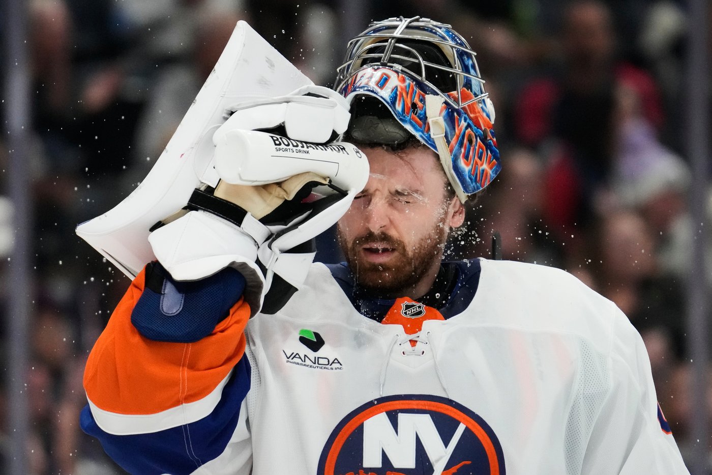 Sorokin has NHL-leading 7th shutout, Horvat's early goal stands as Islanders edge Blue Jackets 1-0 | iNFOnews.ca