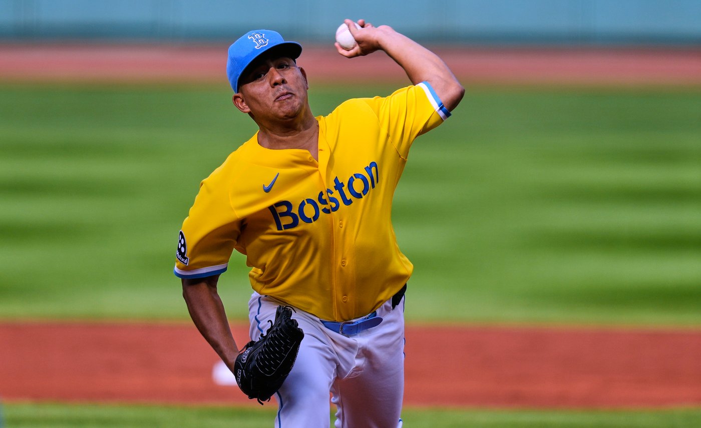 Ranger Suarez goes 7 innings, Wilyer Abreu hits key 2-run double as Red Sox beat Royals 5-1 | iNFOnews.ca