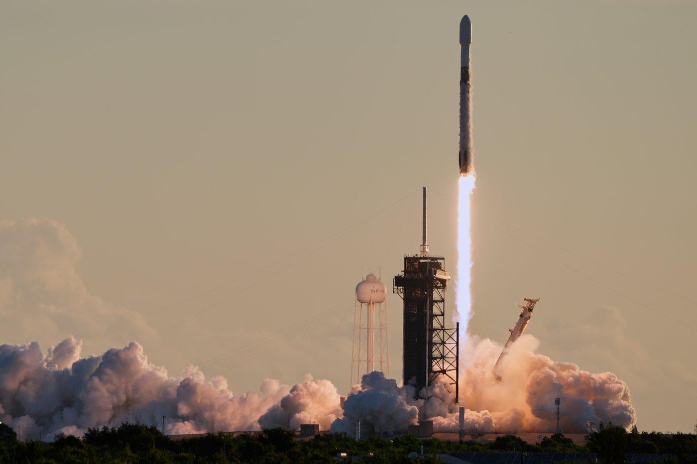 A trio of space weather satellites blast off together to study the sun's violent side | iNFOnews.ca A trio of space weather satellites blast off together to study the sun's violent side | iNFOnews.ca