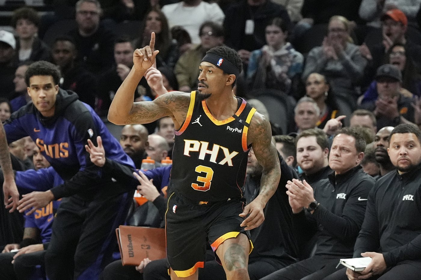 Durant scores 29 points as the Suns hand the Wizards their 13th straight loss, 119-109 | iNFOnews.ca Durant scores 29 points as the Suns hand the Wizards their 13th straight loss, 119-109 | iNFOnews.ca