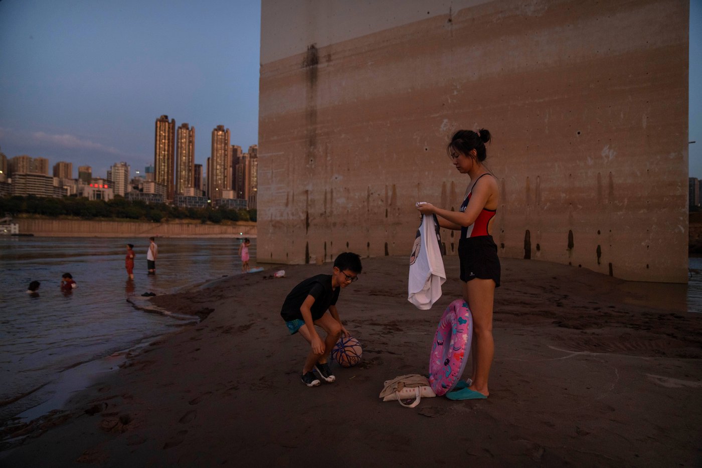 Heat waves that spark damaging droughts are happening more frequently, study finds | iNFOnews.ca