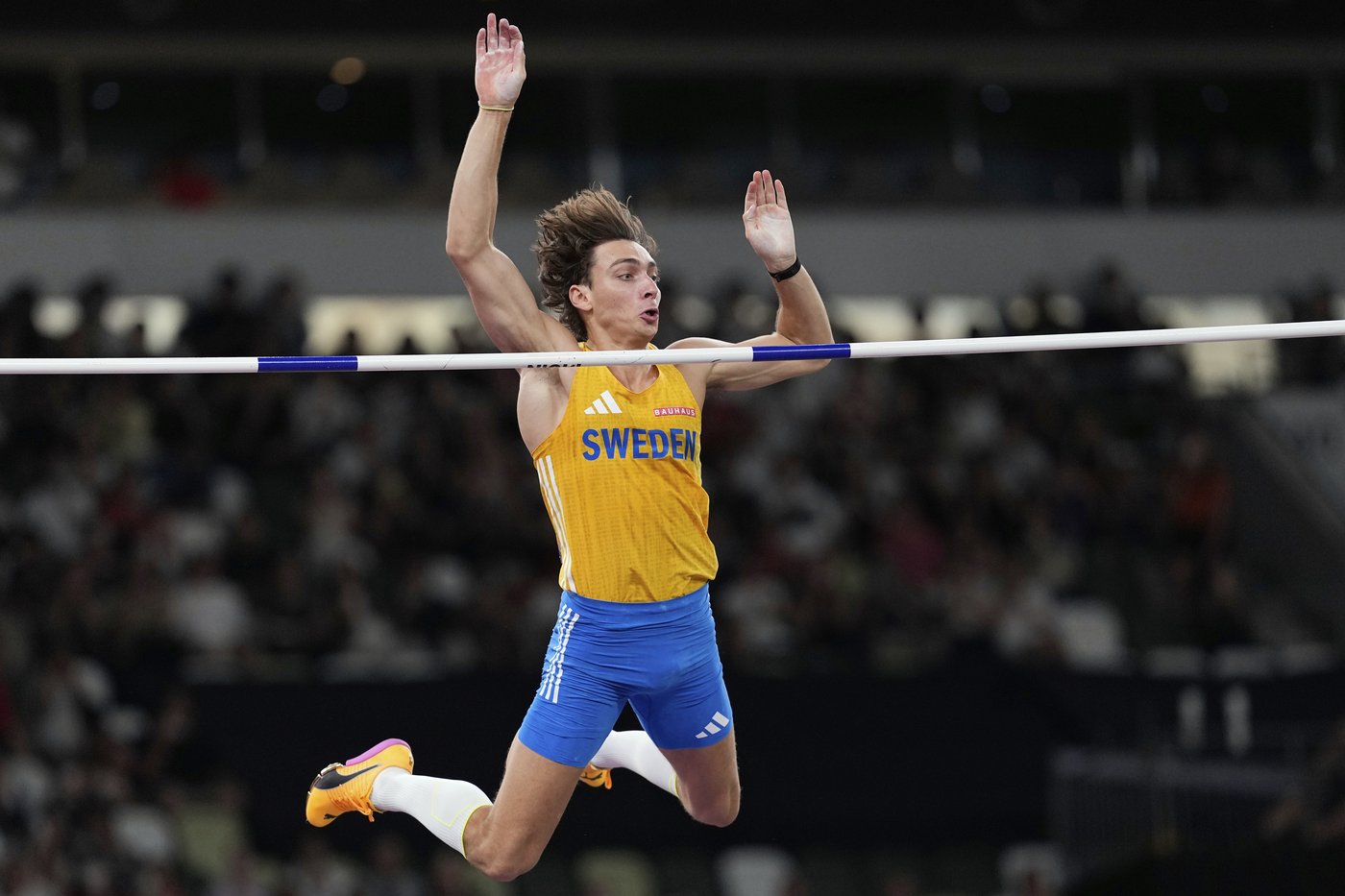 Higher and higher! The man called Mondo breaks pole vault world record for the 14th time | iNFOnews.ca Higher and higher! The man called Mondo breaks pole vault world record for the 14th time | iNFOnews.ca