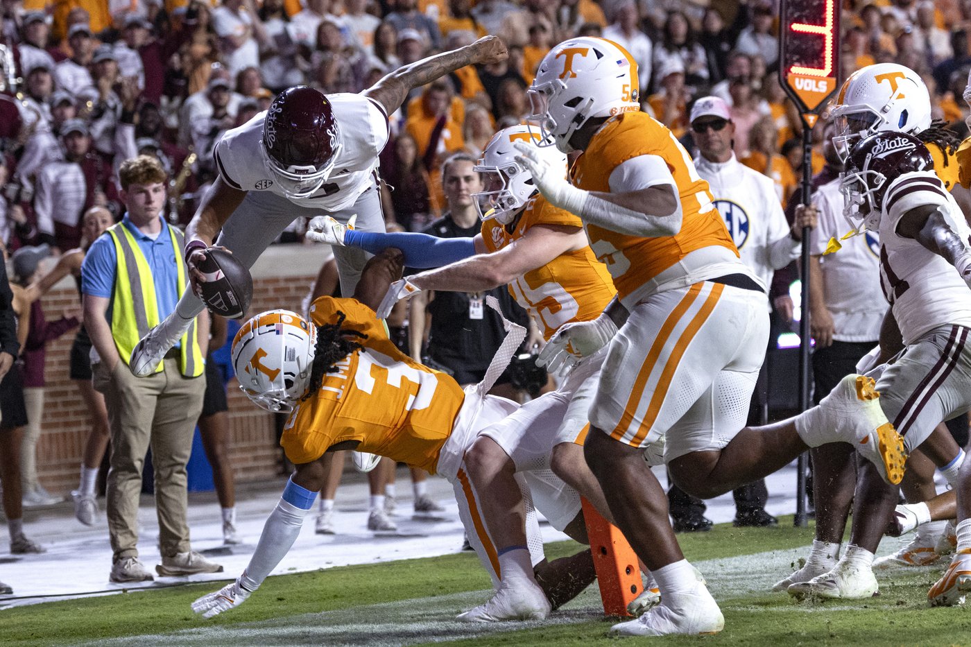 Sampson leads No. 7 Tennessee to 33-14 win over Mississippi State, but Iamaleava exits with injury | iNFOnews.ca