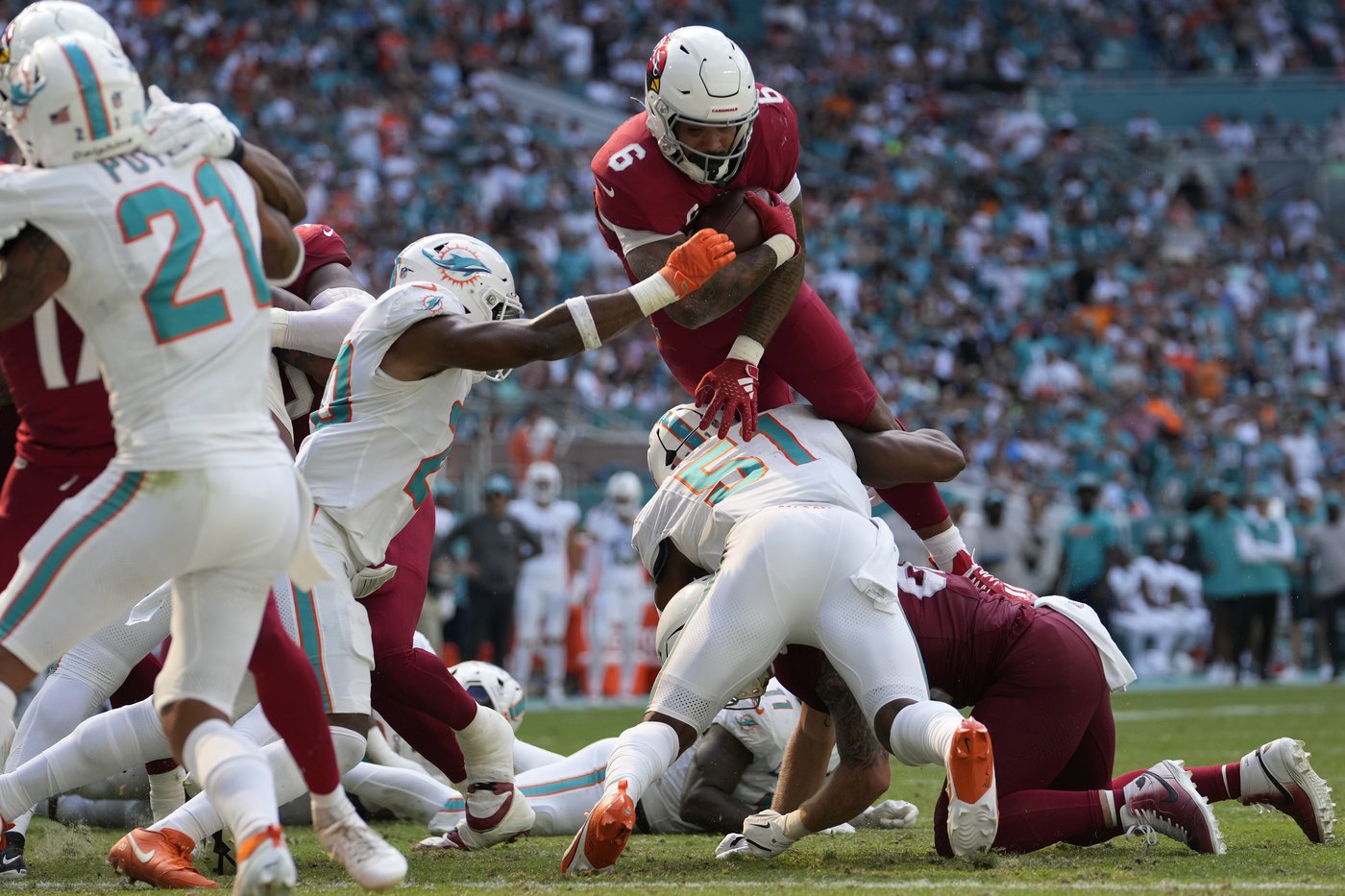Kyler Murray rallies Cardinals to 28-27 win over Dolphins in Tua Tagovailoa's return | iNFOnews.ca Kyler Murray rallies Cardinals to 28-27 win over Dolphins in Tua Tagovailoa's return | iNFOnews.ca