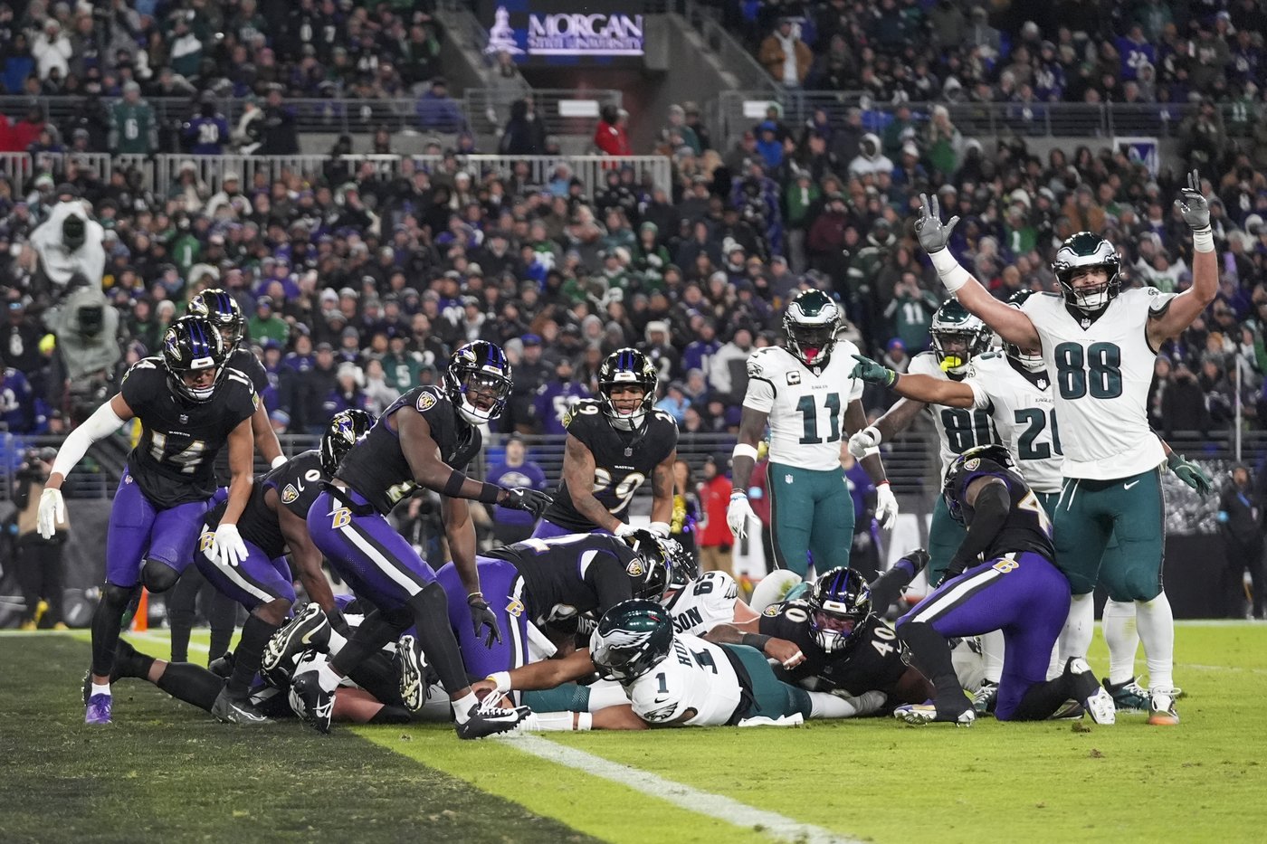 Philadelphia defense, Tucker's misses help the Eagles to a 24-19 win in their showdown with Ravens | iNFOnews.ca