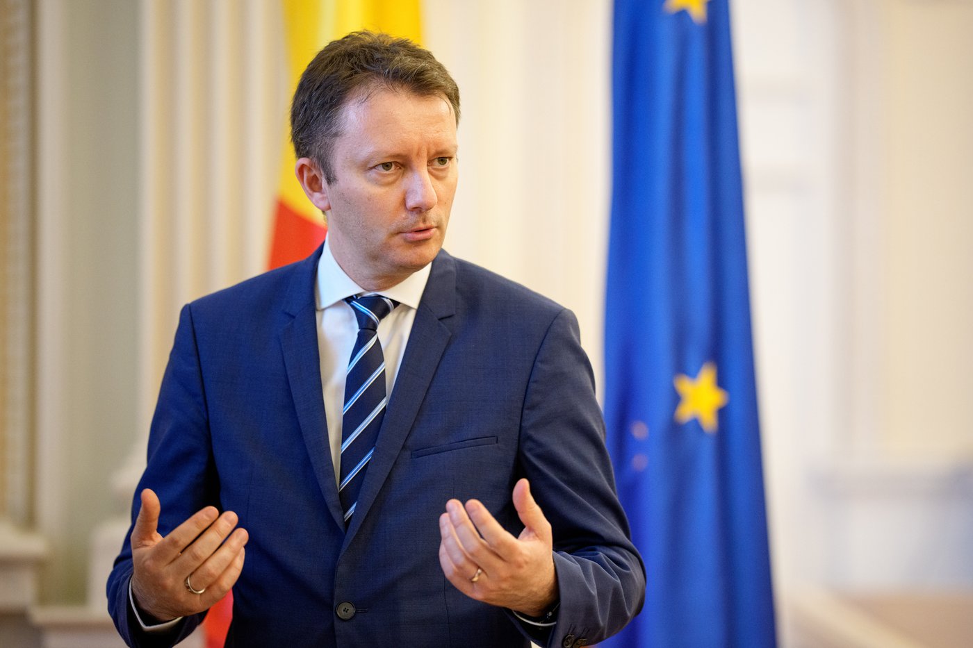 Romanian lawmakers reject a new center-right Cabinet as political crisis deepens | iNFOnews.ca