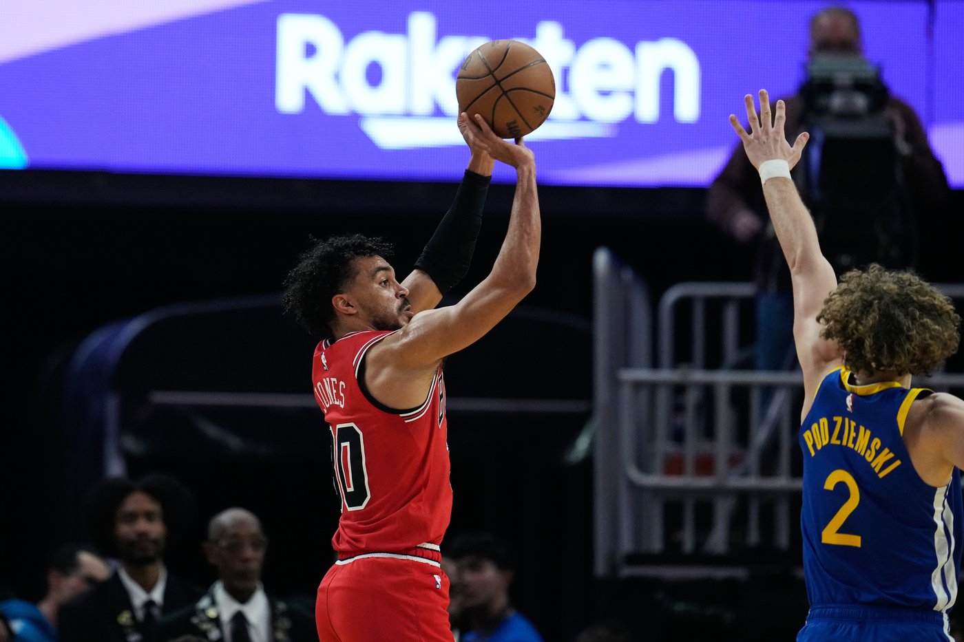 Buzelis scores career-high 41 points and hits key 3-pointer in overtime, Bulls beat Warriors 130-124 | iNFOnews.ca