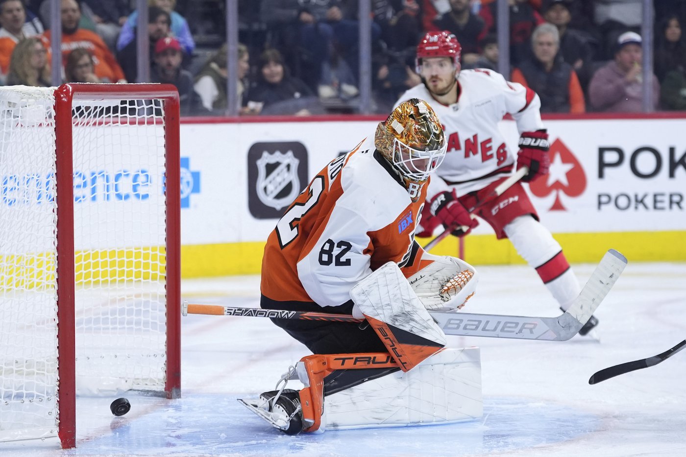 Hurricanes use 3-goal outburst at start of the third period to defeat Flyers 4-1 | iNFOnews.ca Hurricanes use 3-goal outburst at start of the third period to defeat Flyers 4-1 | iNFOnews.ca