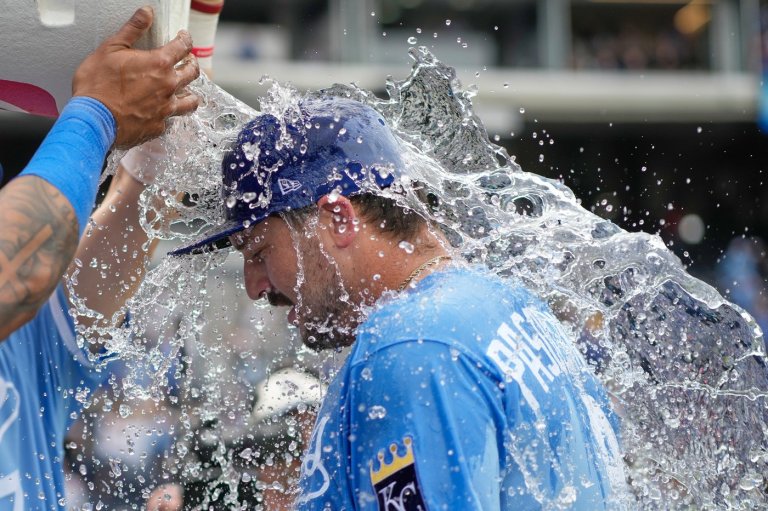 Royals snap 3-game skid, beat AL Central champion Guardians 3-2 in regular-season finale | iNFOnews.ca
