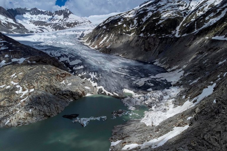 Swiss glaciers lose over 5% of ice volume in 2026 as heat waves, low winter snow accelerate thaw | iNFOnews.ca