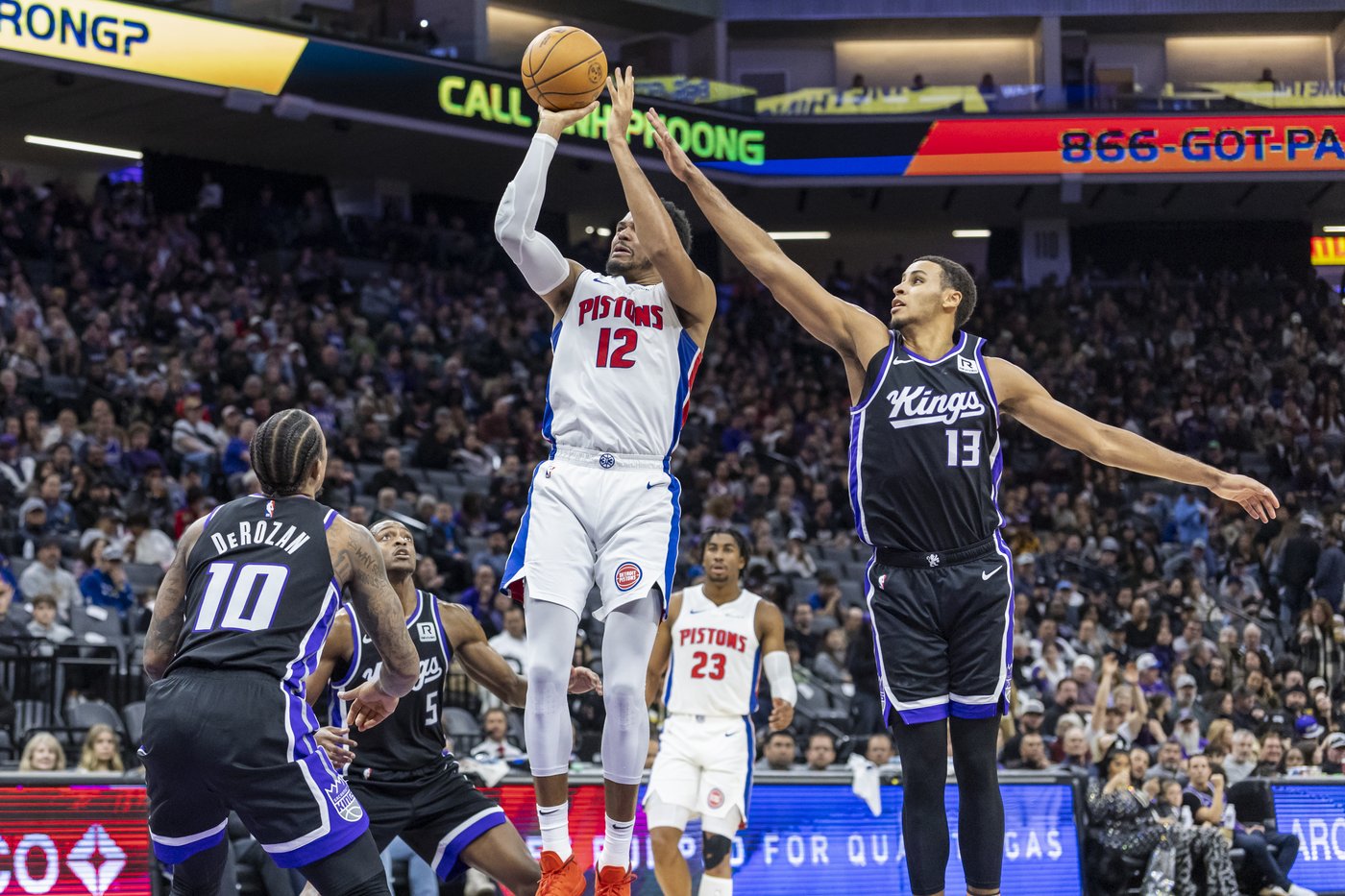 Jaden Ivey's 4-point play with 3 seconds left rallies Pistons past Kings 114-113 | iNFOnews.ca