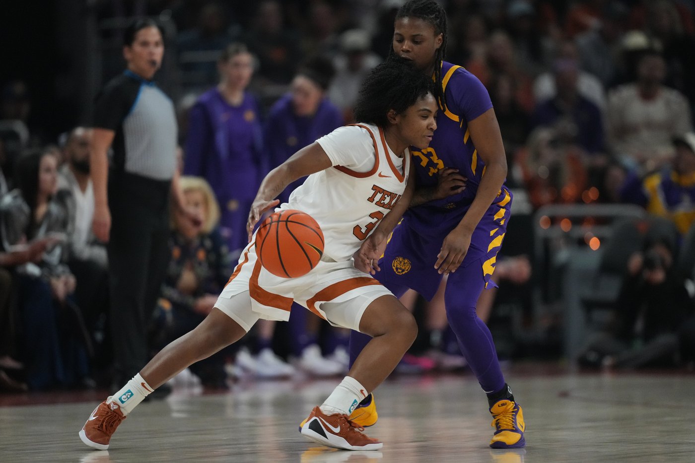 Booker and Crump push No. 4 Texas over No. 5 LSU 77-64 as Longhorns run home win streak to 39 | iNFOnews.ca