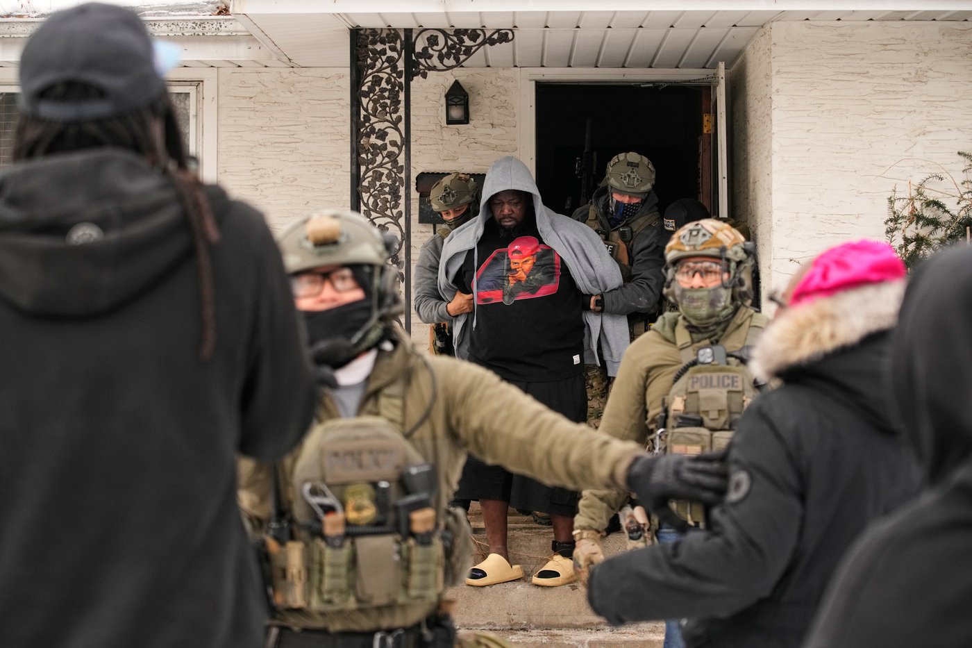 Immigrants often don't open the door to ICE, but that may no longer stop officers | iNFOnews.ca