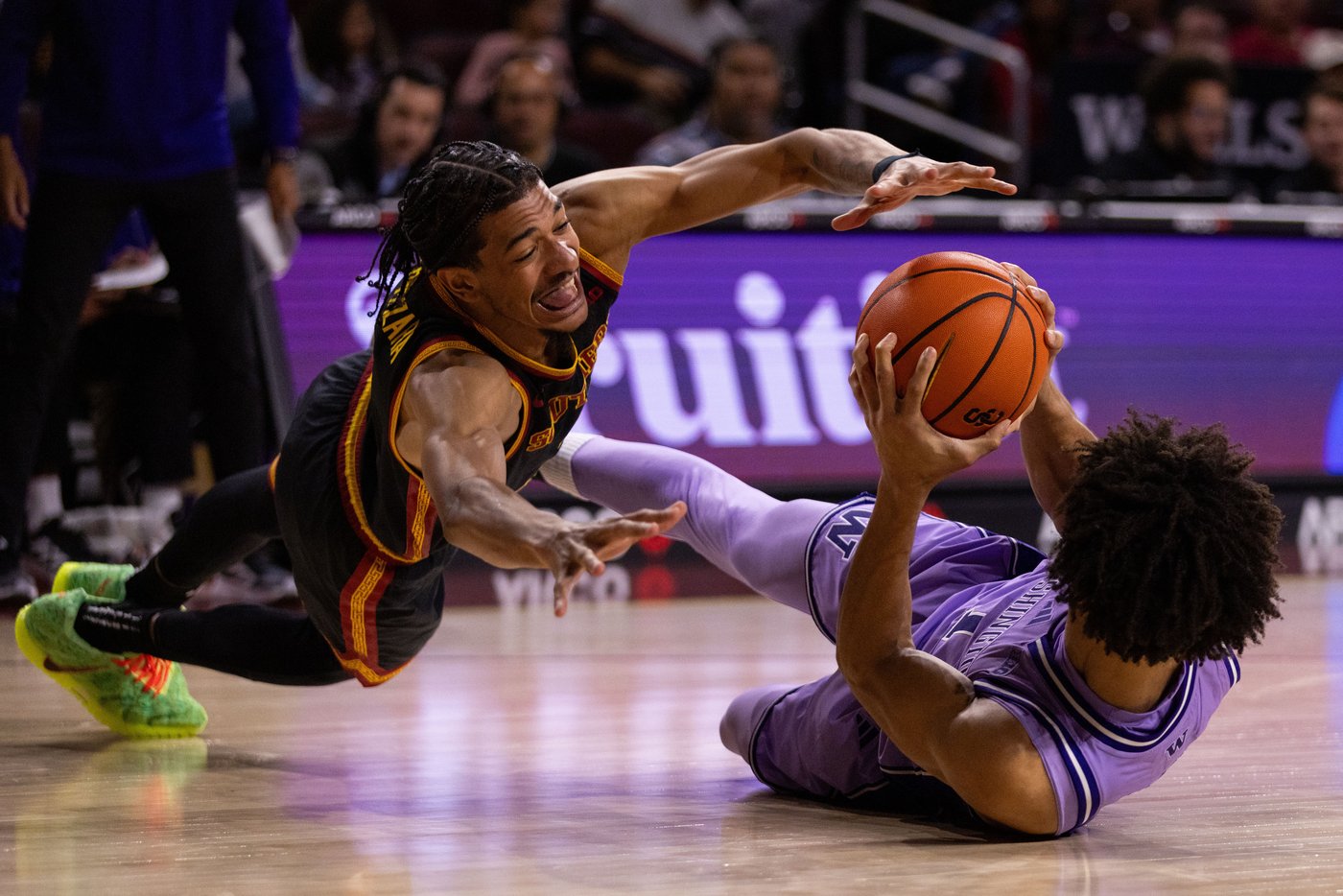 Washington rallies from 18-point deficit to beat No. 24 USC 84-76 | iNFOnews.ca