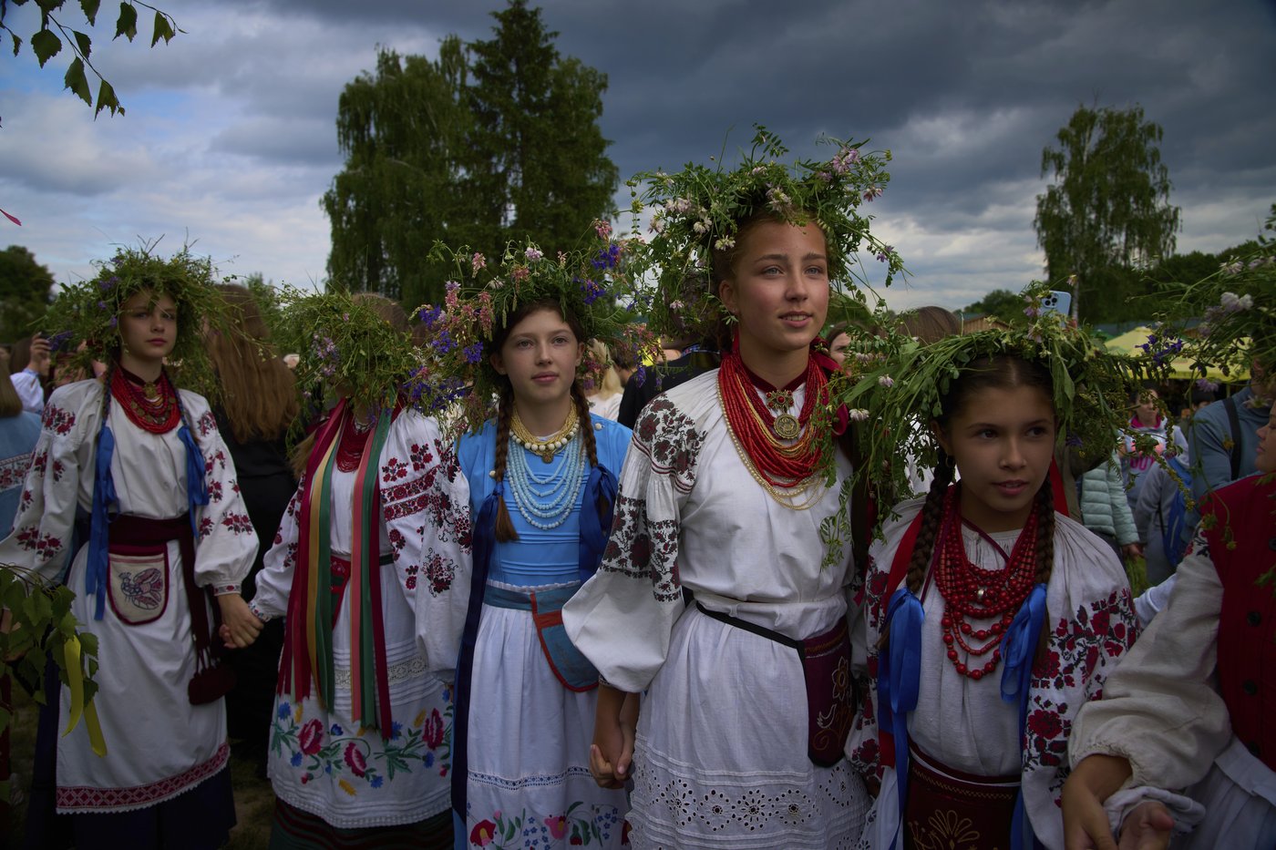Ukrainians celebrate midsummer traditions with song, dance and fire | iNFOnews.ca