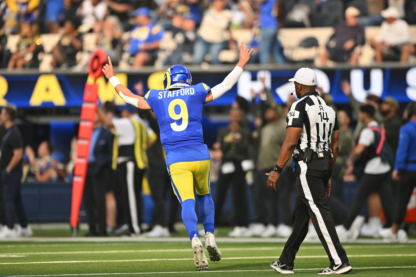 Matthew Stafford hits Davante Adams with 2 of his 4 TD passes while the Rams rout the Saints 34-10 | iNFOnews.ca Matthew Stafford hits Davante Adams with 2 of his 4 TD passes while the Rams rout the Saints 34-10 | iNFOnews.ca