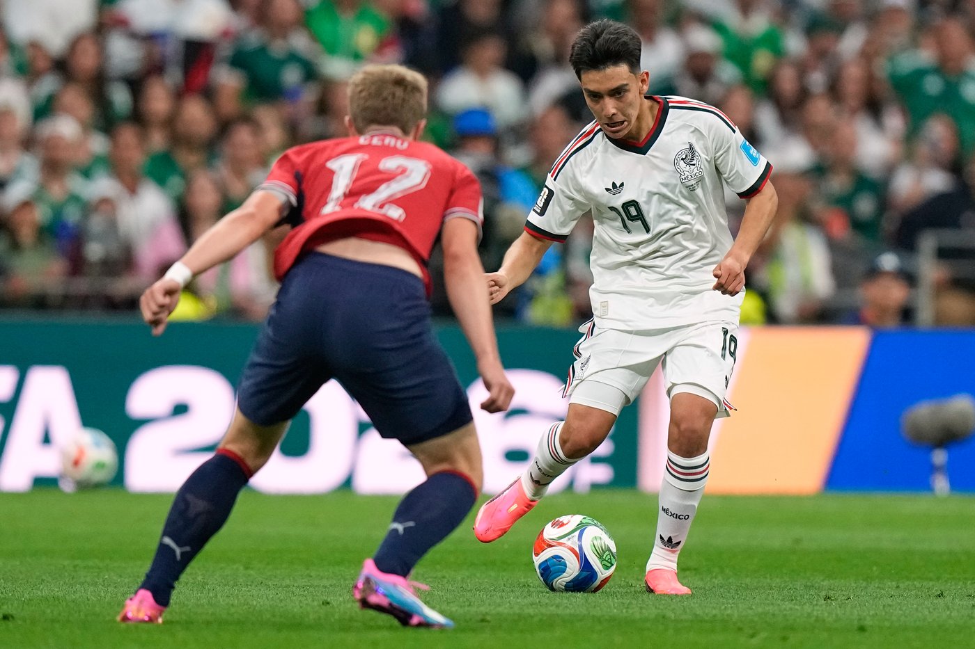 Gilberto Mora becomes the youngest to start in a World Cup for Mexico at age 17 | iNFOnews.ca