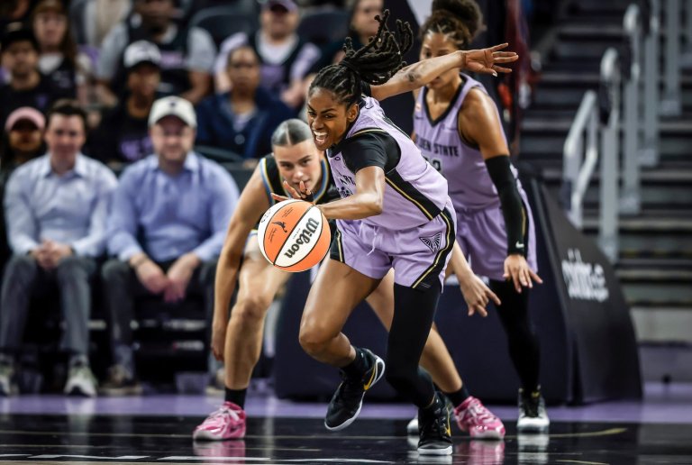 Tiffany Hayes comes off the bench to score a season-best 22 points as Valkyries beat Sky 91-71 | iNFOnews.ca