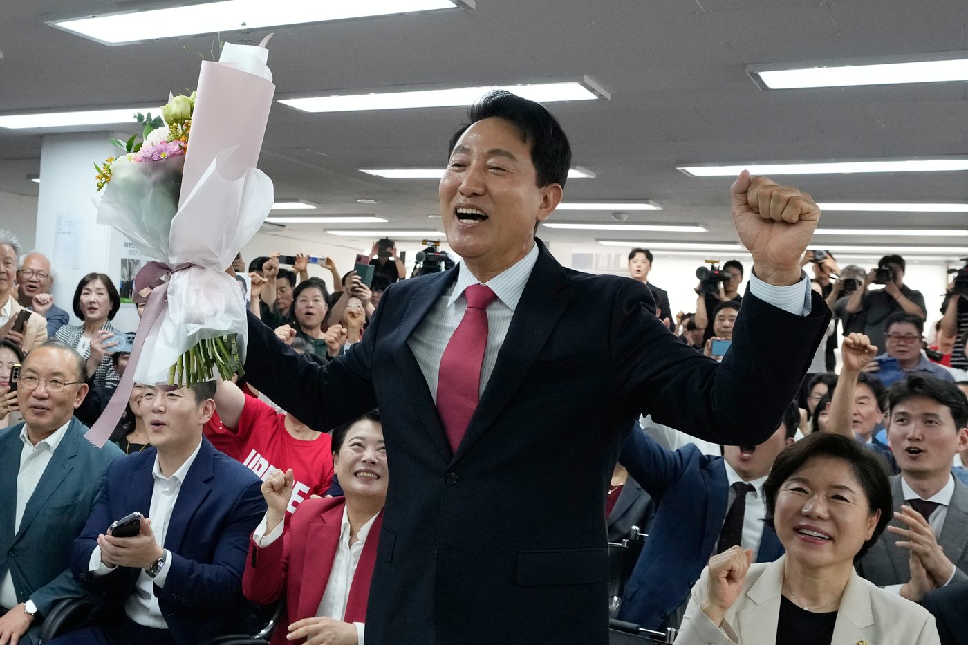 South Korea's ruling party wins most races in local elections but loses the crucial Seoul contest | iNFOnews.ca