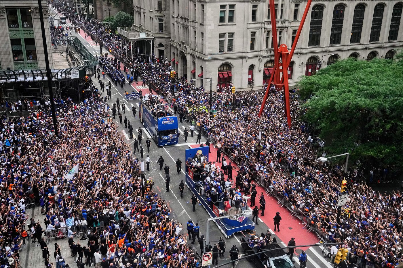 Photos of the New York Knicks parade | iNFOnews.ca