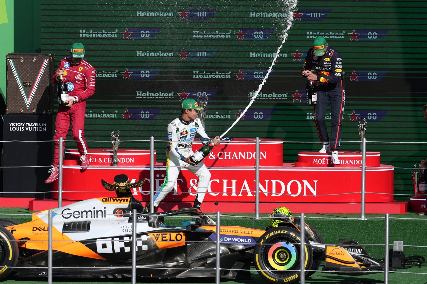 Lando Norris snaps losing streak with victory in Mexico City, takes lead in F1 championship | iNFOnews.ca