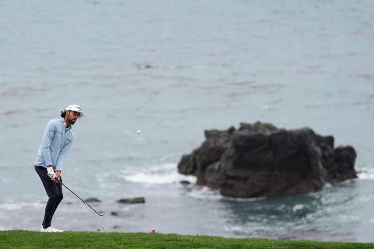 Bhatia's big birdie runs helps him beat the wind and lead at Pebble Beach | iNFOnews.ca