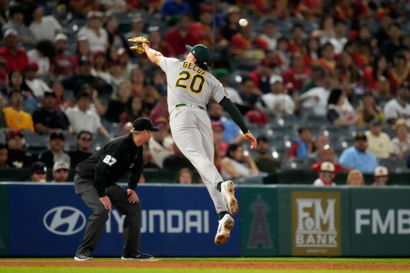 Jeff McNeil's homer in 9th and Tyler Soderstrom's single in 10th lift A's to 6-5 win over Angels | iNFOnews.ca Jeff McNeil's homer in 9th and Tyler Soderstrom's single in 10th lift A's to 6-5 win over Angels | iNFOnews.ca