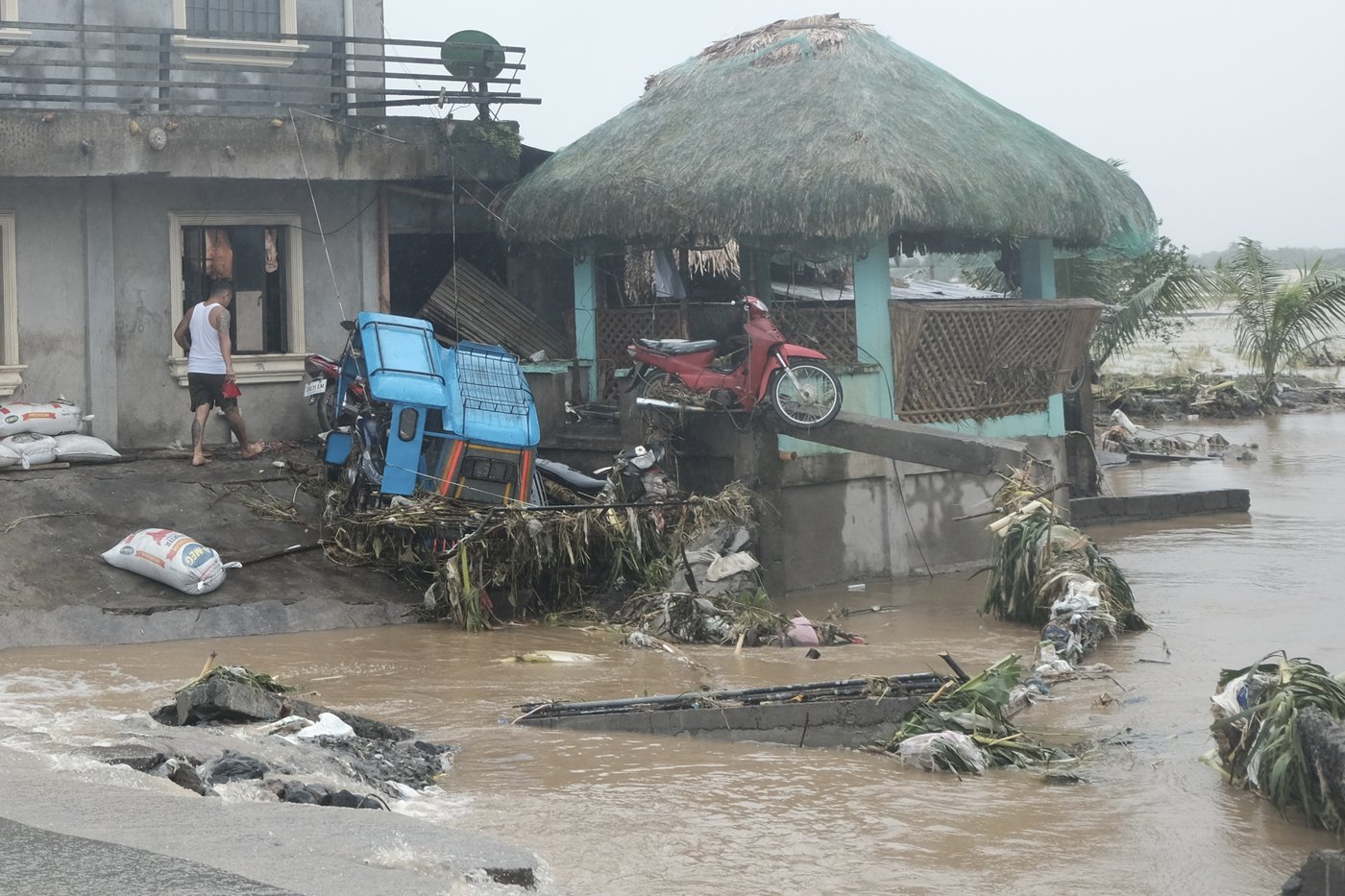 Tropical storm battering Philippines leaves at least 24 people dead in flooding and landslides | iNFOnews.ca
