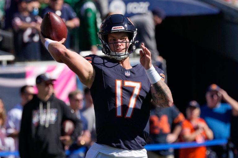 Case Keenum starts at quarterback for the Bears before Tyson Bagent takes over after 1 play | iNFOnews.ca