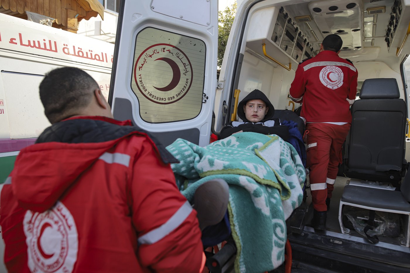 Sick and wounded children begin crossing from Gaza to Egypt in first opening in months | iNFOnews.ca
