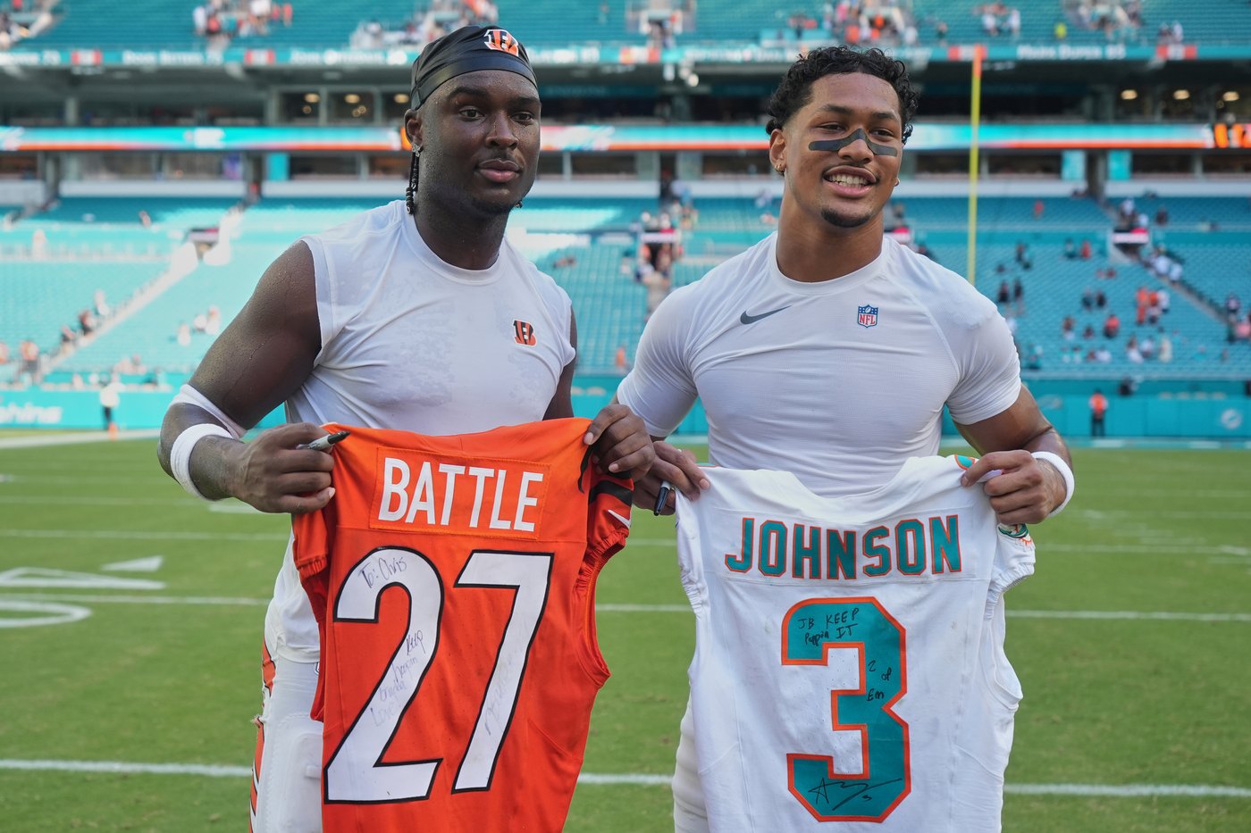 Jordan Battle intercepts Willis twice after going viral for saying he had a tell on the Dolphins QB | iNFOnews.ca Jordan Battle intercepts Willis twice after going viral for saying he had a tell on the Dolphins QB | iNFOnews.ca