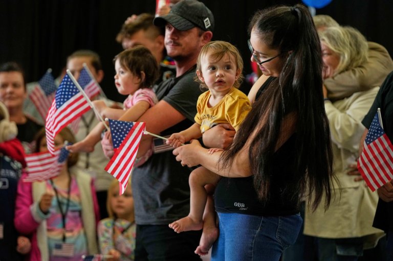 Trump considers cutting US refugee intake to 7,500, focusing on white South Africans, officials say | iNFOnews.ca