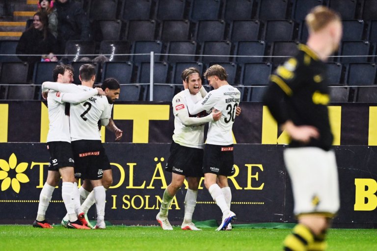 Wild 11-goal second half in Swedish soccer league game that was scoreless at halftime | iNFOnews.ca