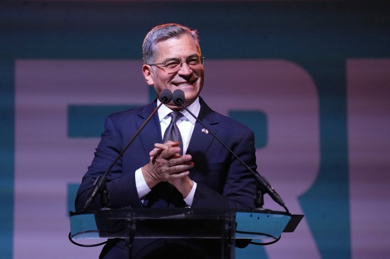 Democrat Xavier Becerra advances to general election in race for California governor | iNFOnews.ca