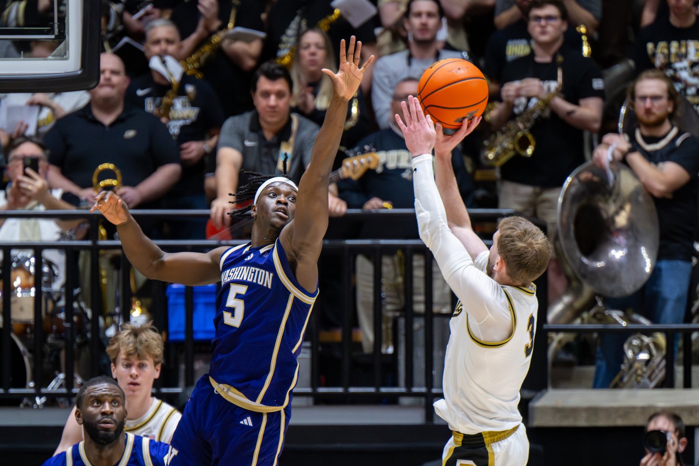 Braden Smith overcomes foul trouble by scoring 23 and leading No. 5 Purdue past Washington 81-73 | iNFOnews.ca