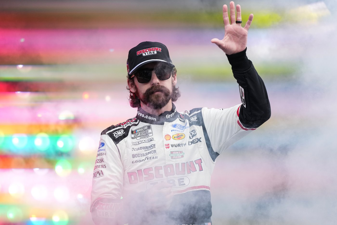 Ryan Blaney wins pole at Phoenix Raceway while NASCAR postseason leader Kyle Larson to start 22nd | iNFOnews.ca Ryan Blaney wins pole at Phoenix Raceway while NASCAR postseason leader Kyle Larson to start 22nd | iNFOnews.ca