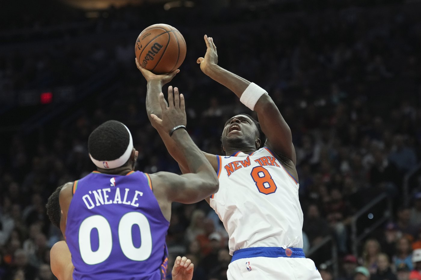 Brunson scores 36, Towns adds 34 as Knicks beat Suns 138-122 for 4th straight win | iNFOnews.ca