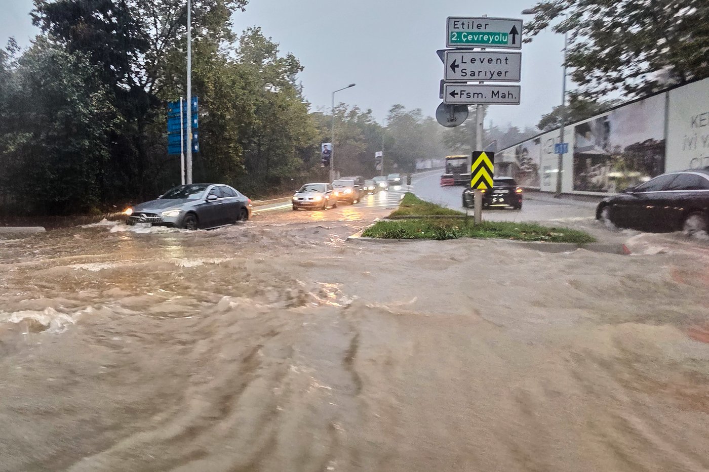 Heavy rain shuts down Istanbul, causing flooding and 2 deaths | iNFOnews.ca