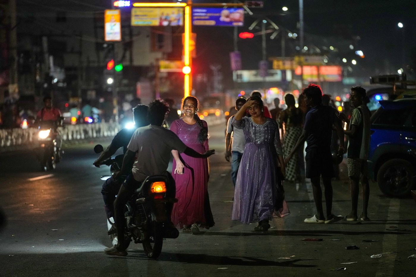 PHOTO ESSAY: A symbolic marriage ritual and beauty pageant brings India’s trans community together | iNFOnews.ca