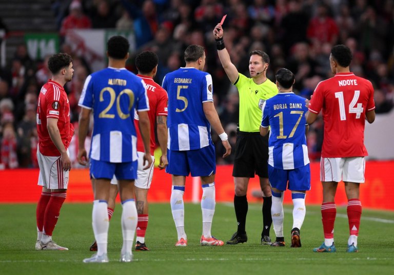 Chris Wood leaves Forest game with knee problem in blow to New Zealand ahead of World Cup | iNFOnews.ca