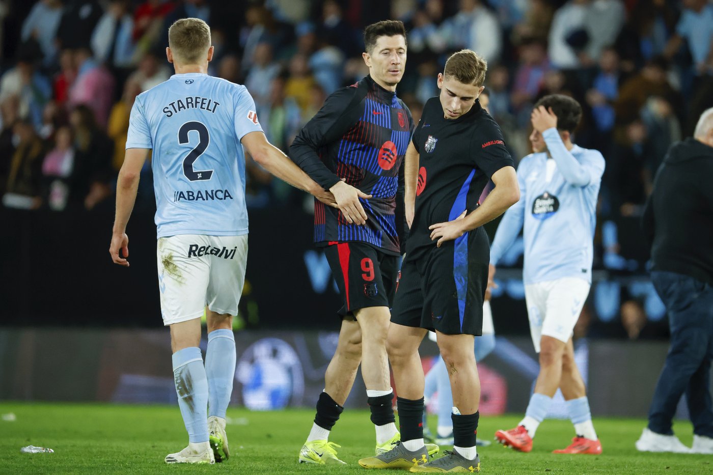 10-man Barcelona concedes two late goals in draw at Celta Vigo | iNFOnews.ca