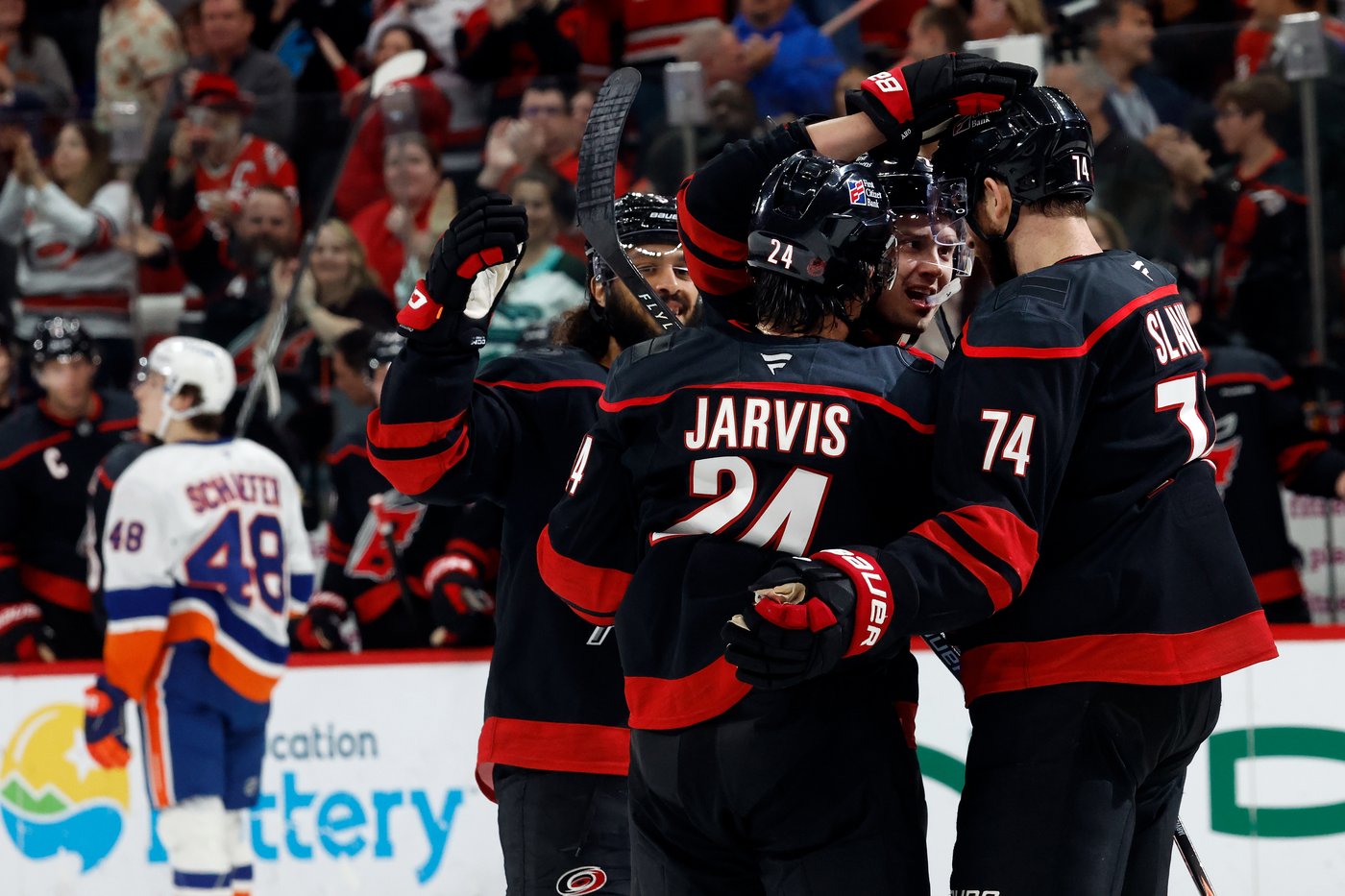 Jarvis scores twice to help the Hurricanes beat the Islanders 4-3 | iNFOnews.ca