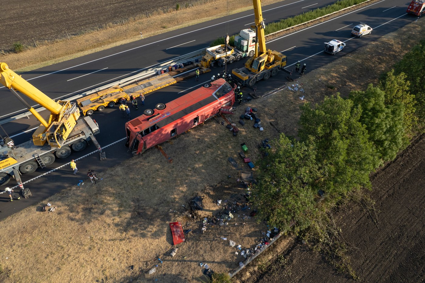 A bus crash in Hungary kills 12 people, injures at least 10 others | iNwheels