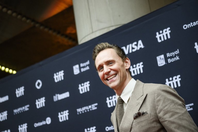 Actors Tom Hiddleston and Aimee Lou Wood scheduled to walk TIFF red carpet | iNFOnews.ca