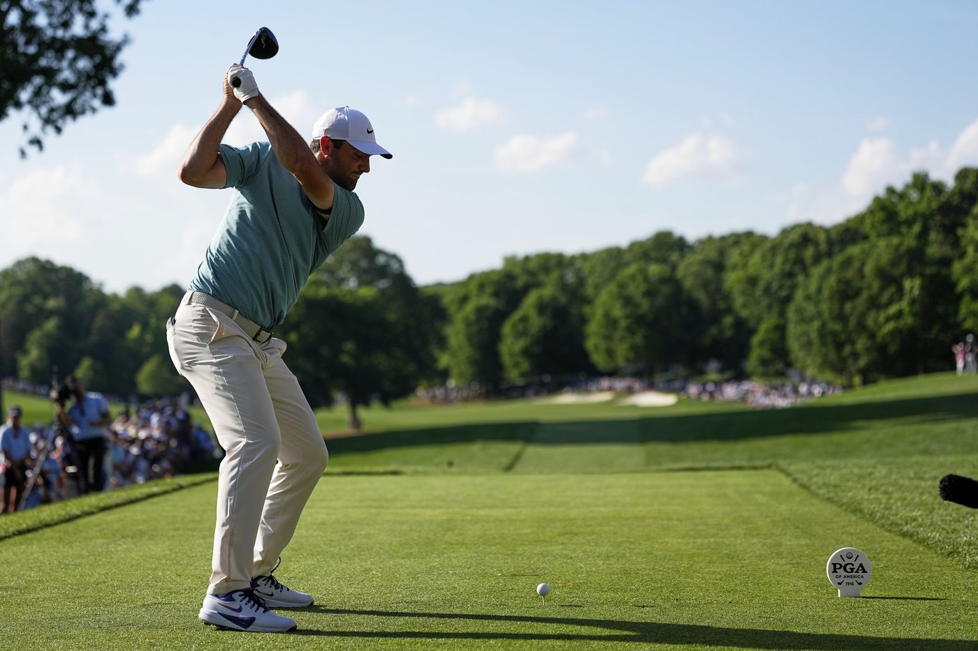 Scheffler storms into 3-shot lead at PGA Championship with another major in sight | iNFOnews.ca