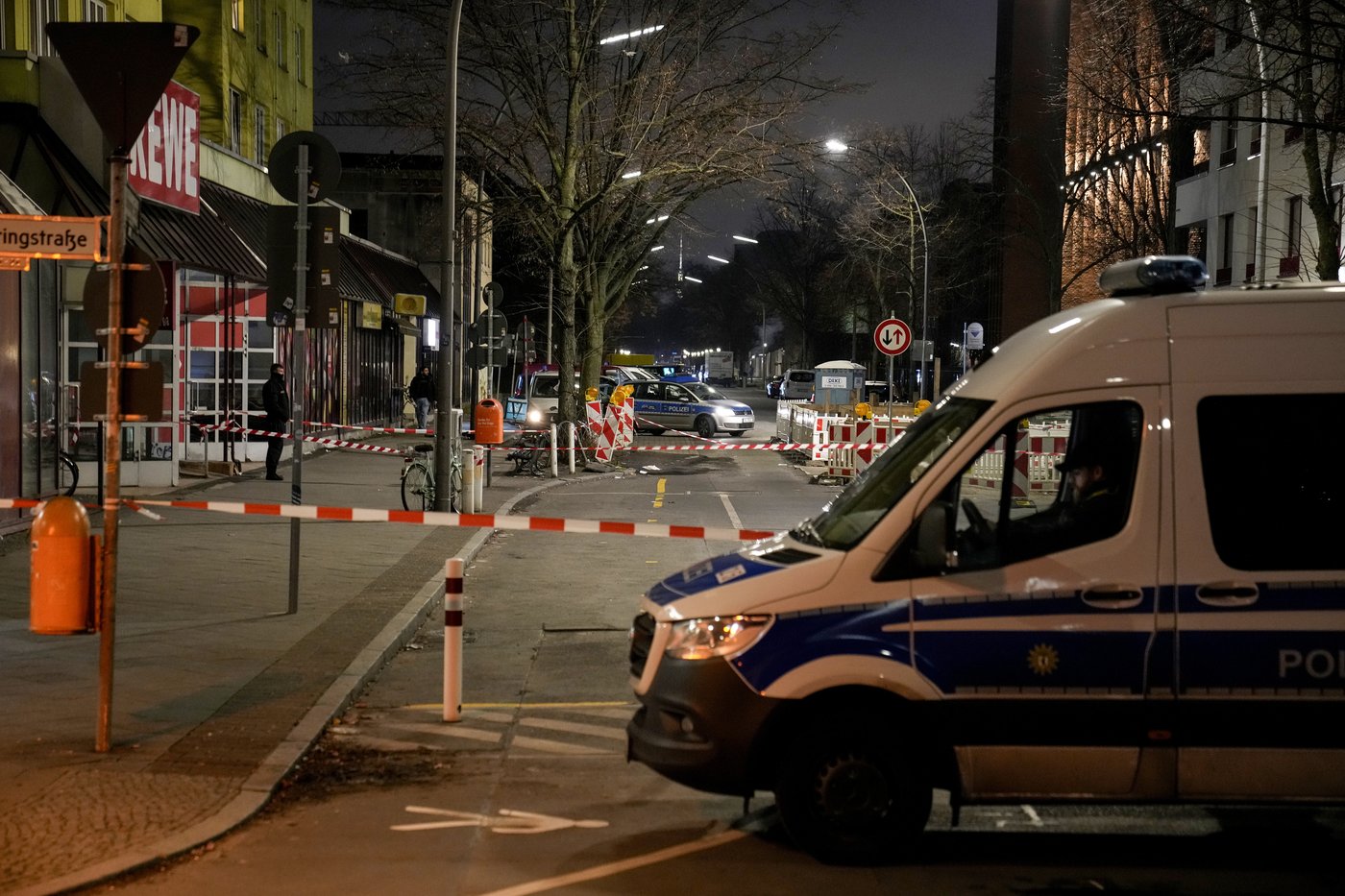 Berlin police say they have detained a man who attacked 2 people with a knife | iNFOnews.ca Berlin police say they have detained a man who attacked 2 people with a knife | iNFOnews.ca