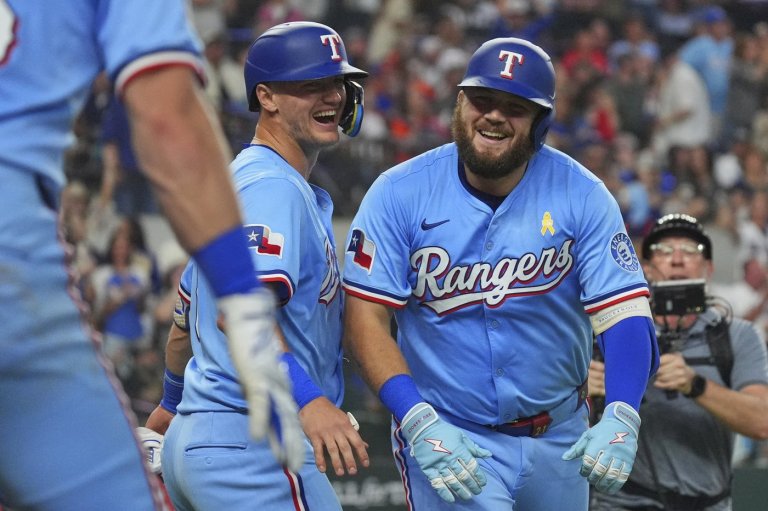 Burger and Jung get to Valdez as Rangers beat Astros 4-2 to keep pace in AL wild card | iNFOnews.ca
